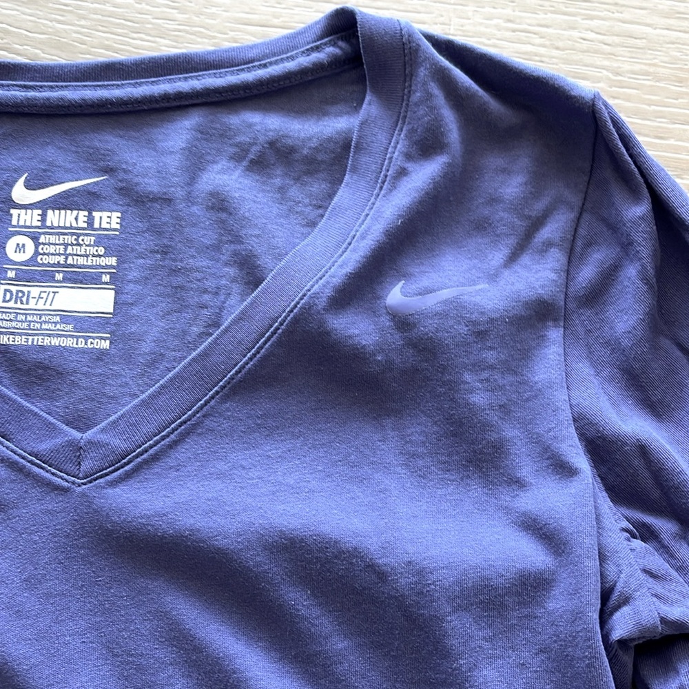 NWT The Nike Tee Long Sleeve Purple Tee Shirt Top - Picture 2 of 2